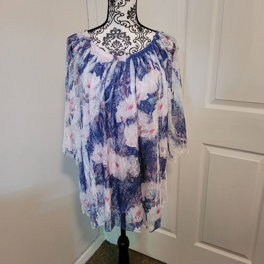 NWT Brittany Black floral lace top